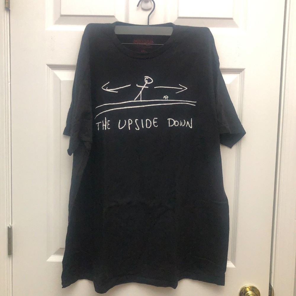 Stranger Things Adult 2XL "THE UPSIDE DOWN" Drawing T-Shirt, Black